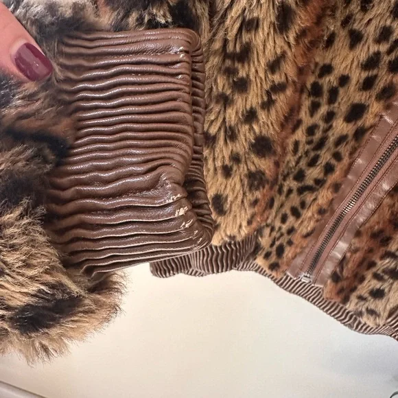 ASTR The Label Women’s Leopard Print Remy Faux Fur Coat Sexy Zip Up Rivbed Cuffs - Picture 5 of 7